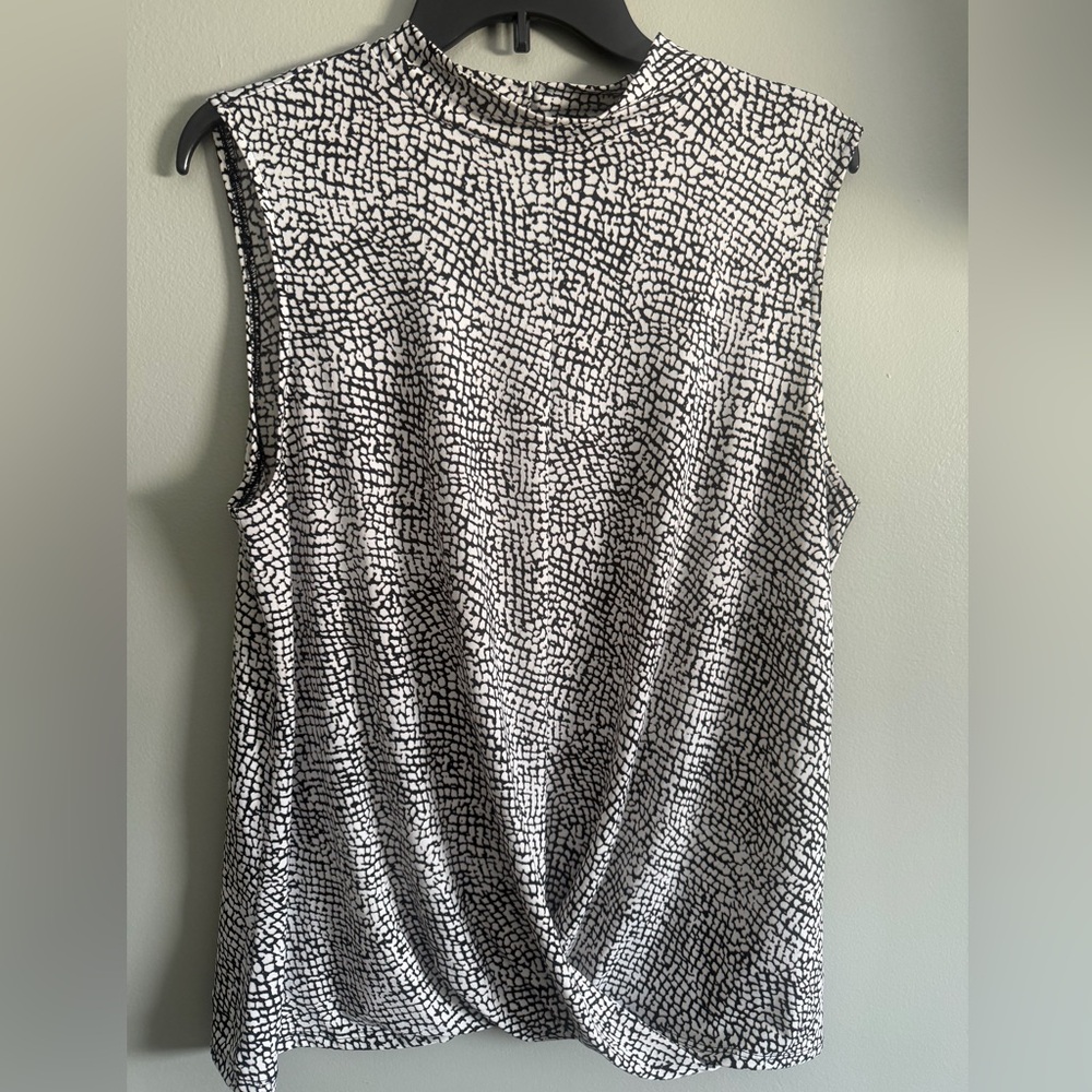 Banana Republic Black white Graphic Monochrome Sleeveless blouse twist front L